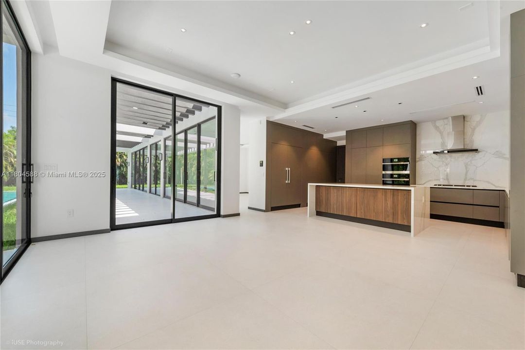 Недавно арендовано: $28,000 (7 спален, 7 ванн, 5735 Квадратных фут)