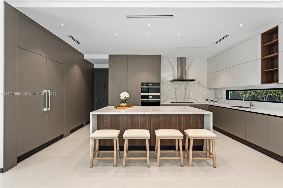 Недавно арендовано: $28,000 (7 спален, 7 ванн, 5735 Квадратных фут)