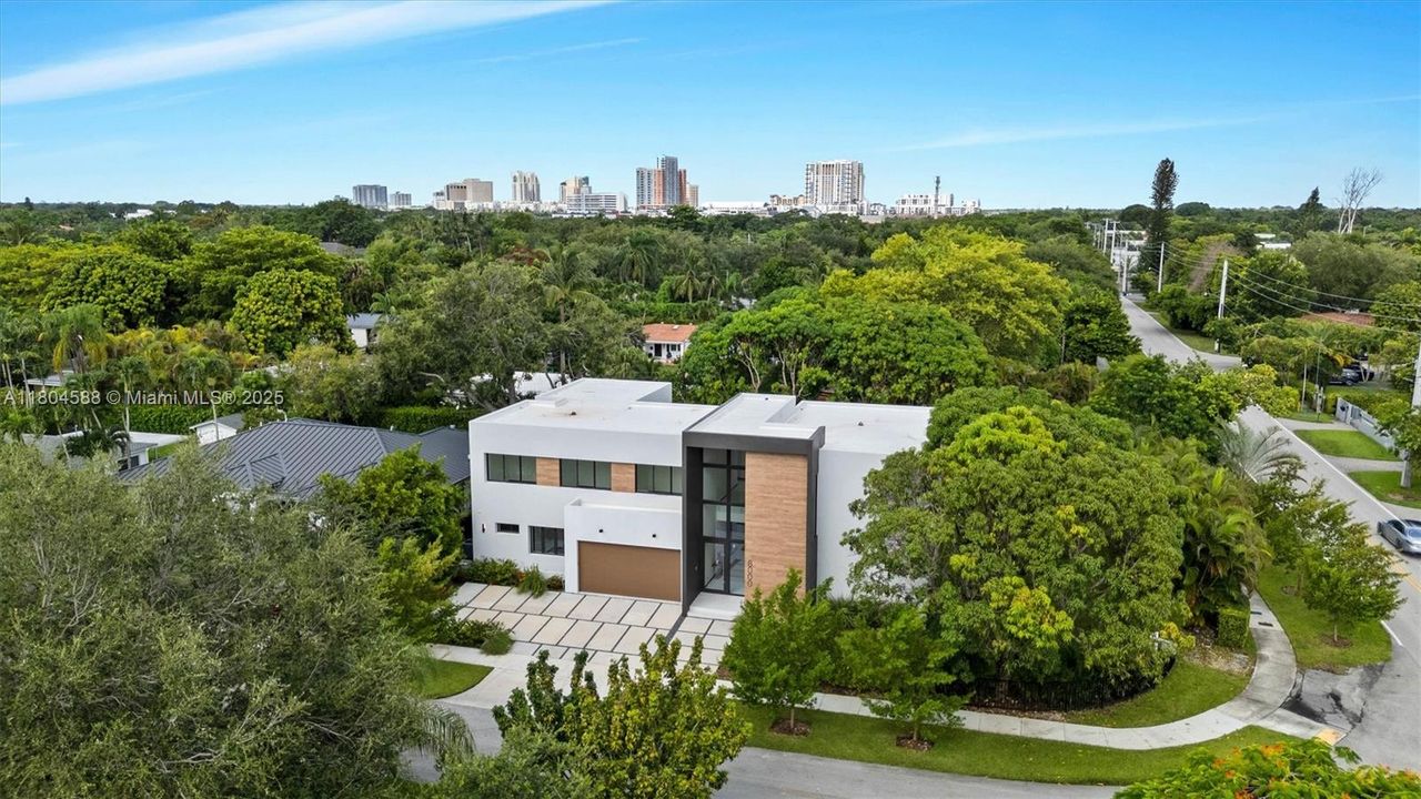 Недавно арендовано: $28,000 (7 спален, 7 ванн, 5735 Квадратных фут)