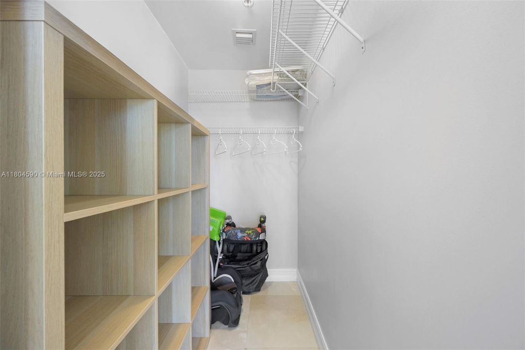 На продажу: $1,095,000 (2 спален, 2 ванн, 1798 Квадратных фут)