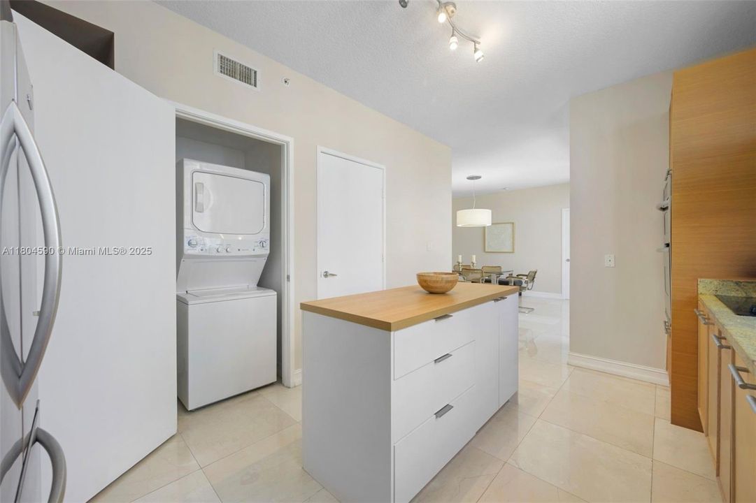 На продажу: $1,095,000 (2 спален, 2 ванн, 1798 Квадратных фут)