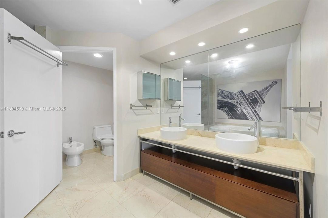 На продажу: $1,095,000 (2 спален, 2 ванн, 1798 Квадратных фут)