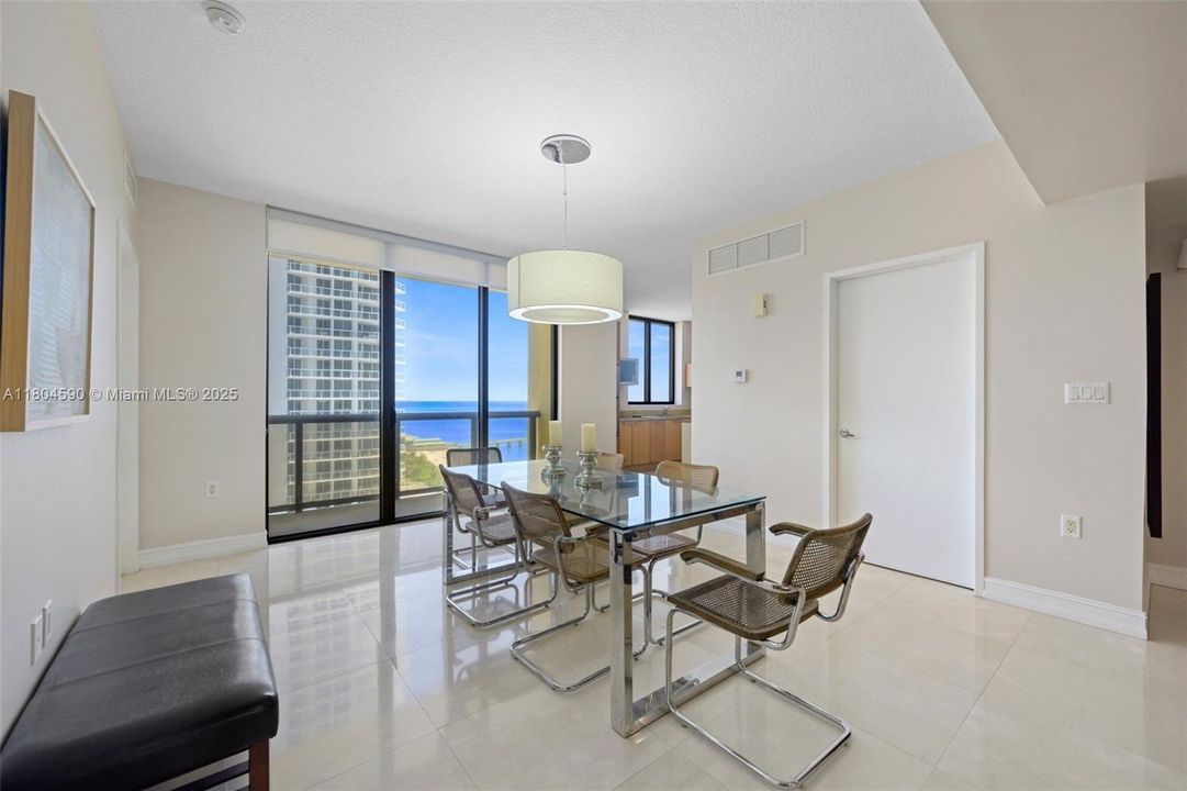 На продажу: $1,095,000 (2 спален, 2 ванн, 1798 Квадратных фут)