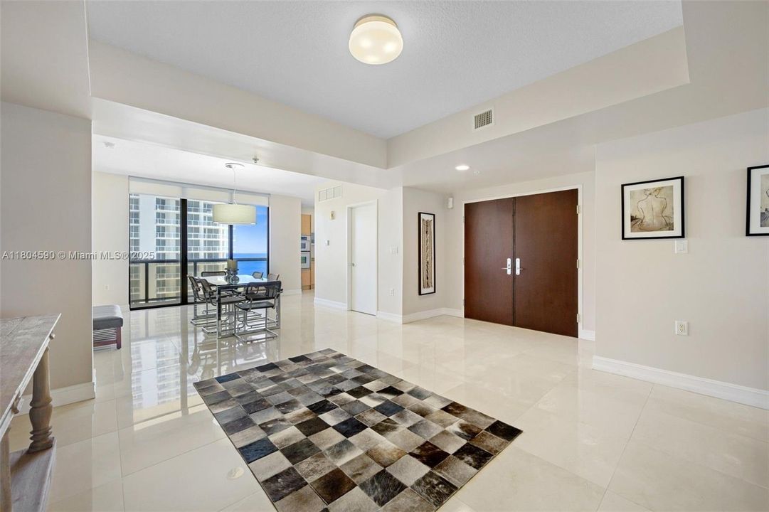 На продажу: $1,095,000 (2 спален, 2 ванн, 1798 Квадратных фут)