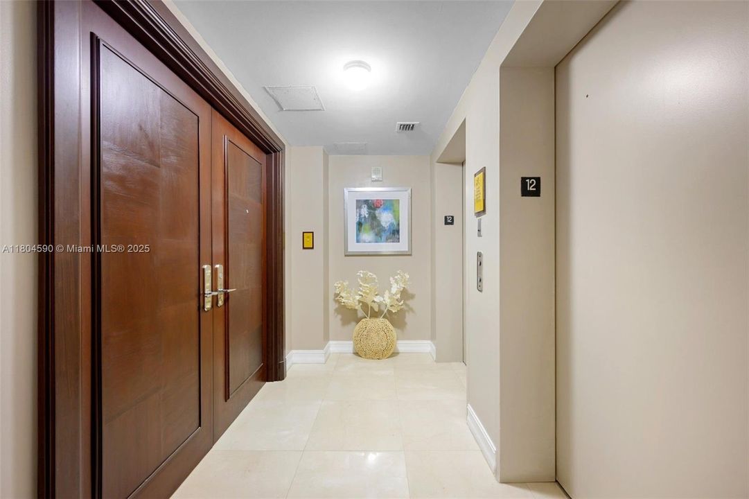 На продажу: $1,095,000 (2 спален, 2 ванн, 1798 Квадратных фут)