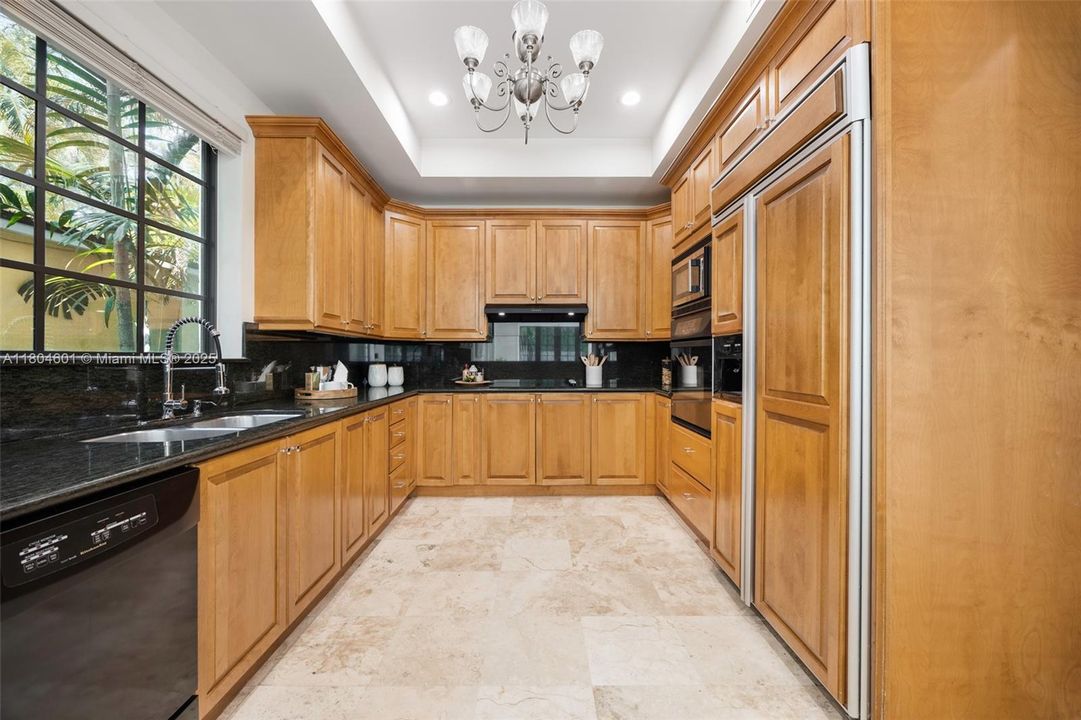 En Venta: $3,445,000 (5 camas, 4 baños, 3703 Pies cuadrados)