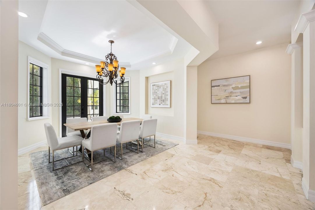 En Venta: $3,445,000 (5 camas, 4 baños, 3703 Pies cuadrados)