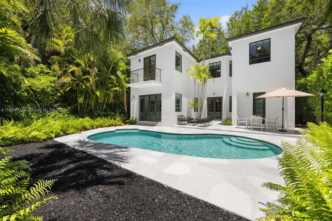 En Venta: $3,445,000 (5 camas, 4 baños, 3703 Pies cuadrados)