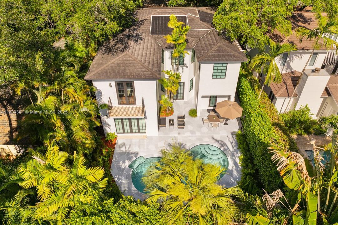 En Venta: $3,445,000 (5 camas, 4 baños, 3703 Pies cuadrados)