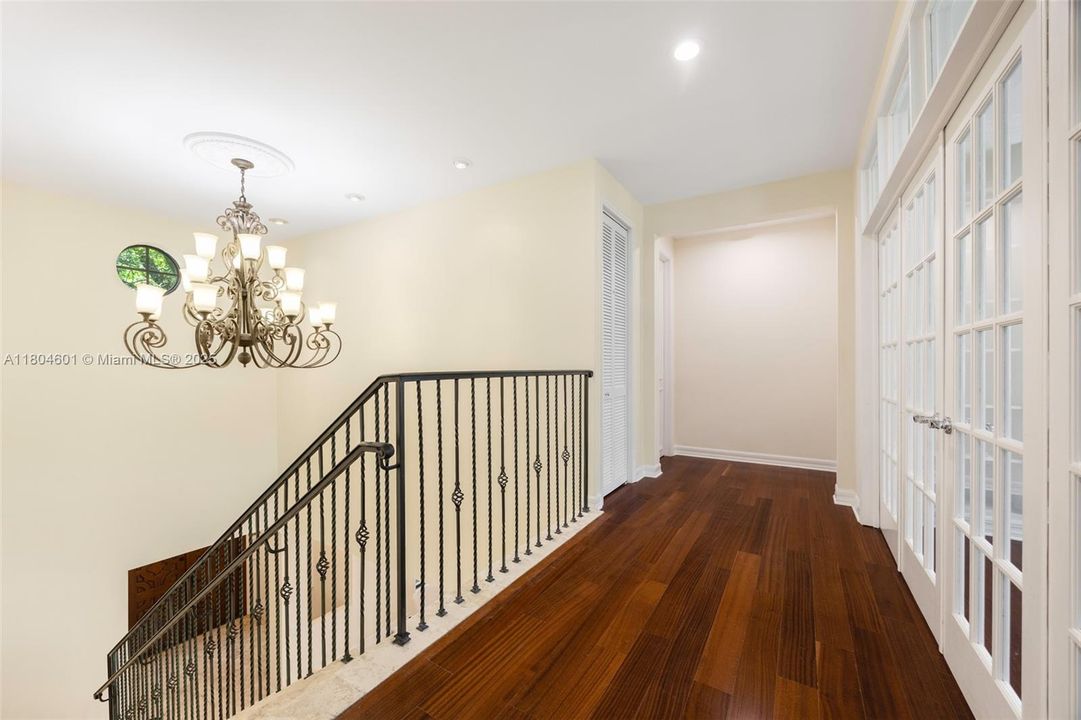 En Venta: $3,445,000 (5 camas, 4 baños, 3703 Pies cuadrados)