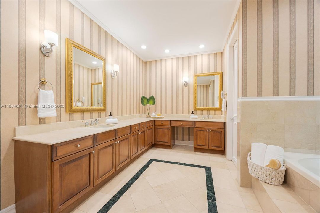 En Venta: $3,445,000 (5 camas, 4 baños, 3703 Pies cuadrados)