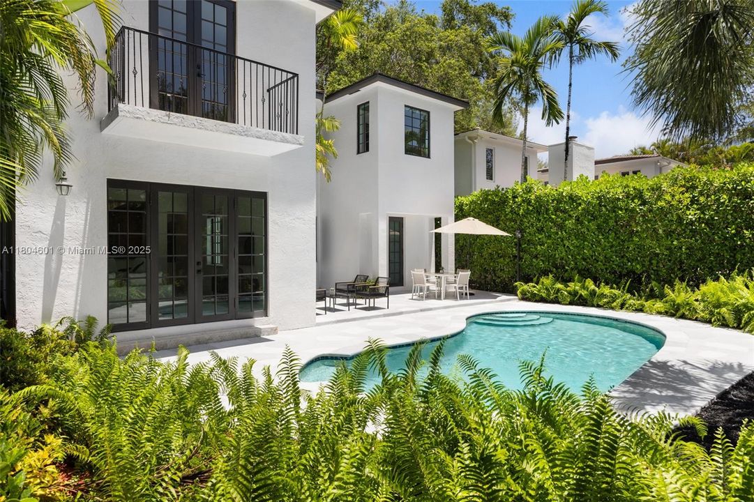 En Venta: $3,445,000 (5 camas, 4 baños, 3703 Pies cuadrados)