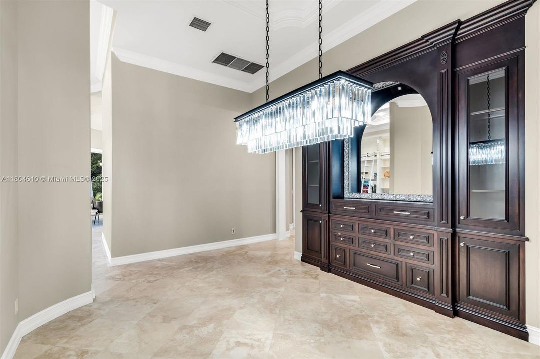 Active With Contract: $2,300,000 (5 beds, 6 baths, 4452 Square Feet)