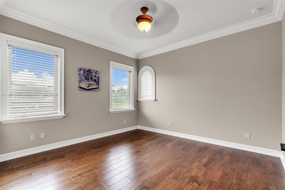 Active With Contract: $2,300,000 (5 beds, 6 baths, 4452 Square Feet)