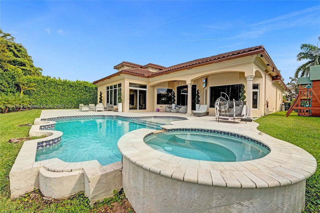 Active With Contract: $2,300,000 (5 beds, 6 baths, 4452 Square Feet)