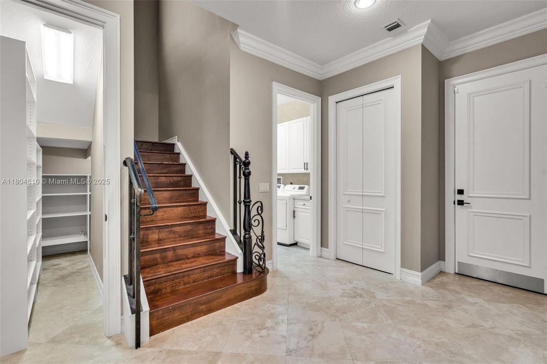 Active With Contract: $2,300,000 (5 beds, 6 baths, 4452 Square Feet)