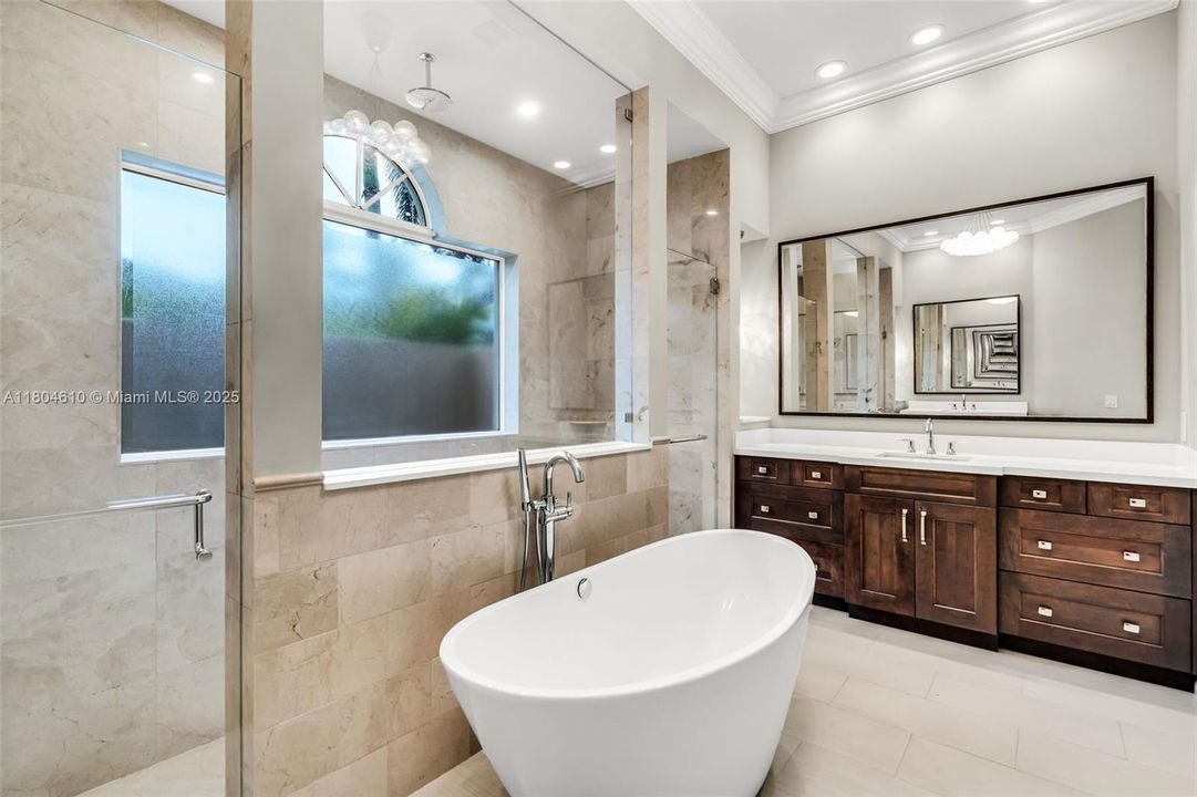 Active With Contract: $2,300,000 (5 beds, 6 baths, 4452 Square Feet)