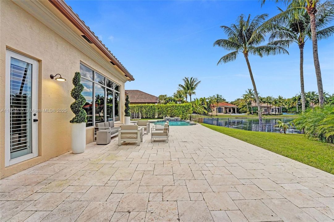 Active With Contract: $2,300,000 (5 beds, 6 baths, 4452 Square Feet)