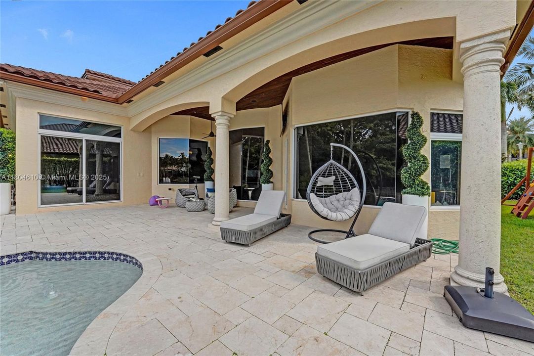 Active With Contract: $2,300,000 (5 beds, 6 baths, 4452 Square Feet)