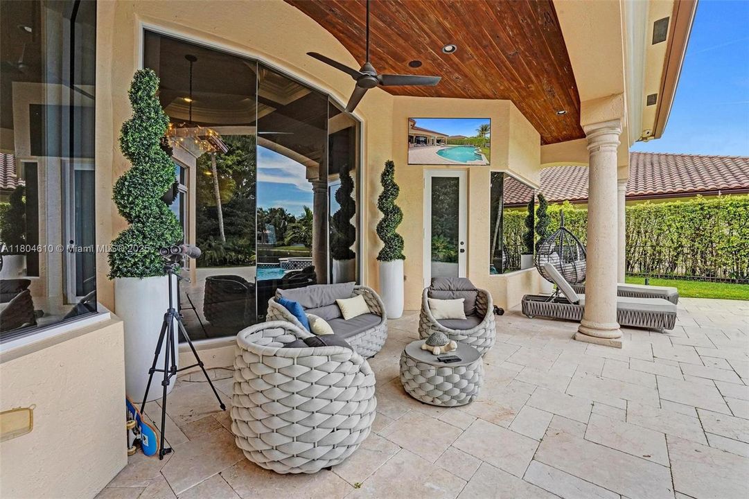 Active With Contract: $2,300,000 (5 beds, 6 baths, 4452 Square Feet)