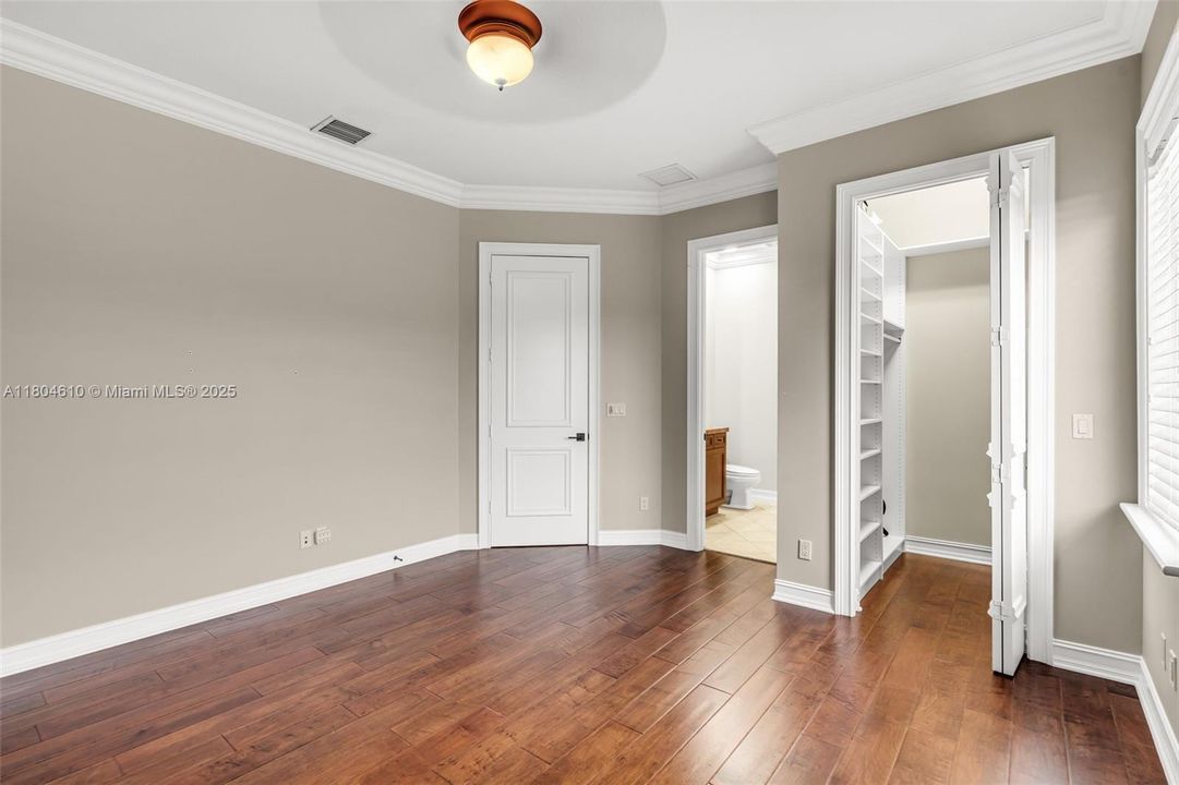 Active With Contract: $2,300,000 (5 beds, 6 baths, 4452 Square Feet)