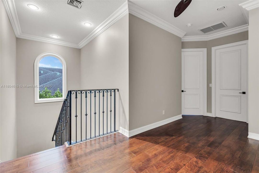 Active With Contract: $2,300,000 (5 beds, 6 baths, 4452 Square Feet)