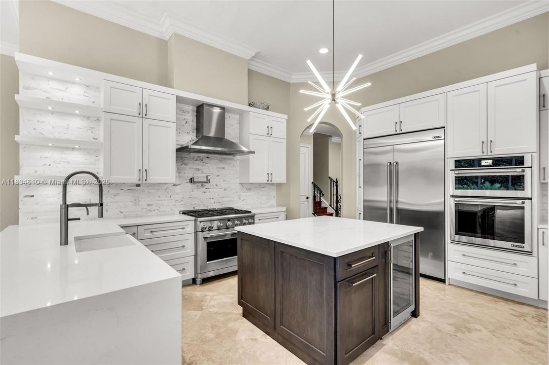 Active With Contract: $2,300,000 (5 beds, 6 baths, 4452 Square Feet)