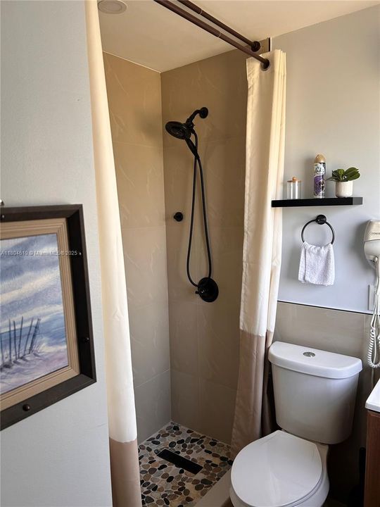 На продажу: $245,000 (2 спален, 2 ванн, 973 Квадратных фут)