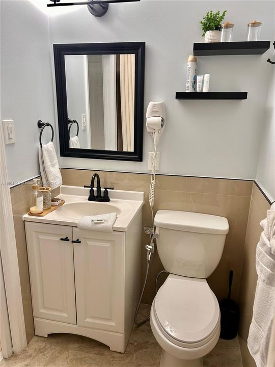 На продажу: $245,000 (2 спален, 2 ванн, 973 Квадратных фут)