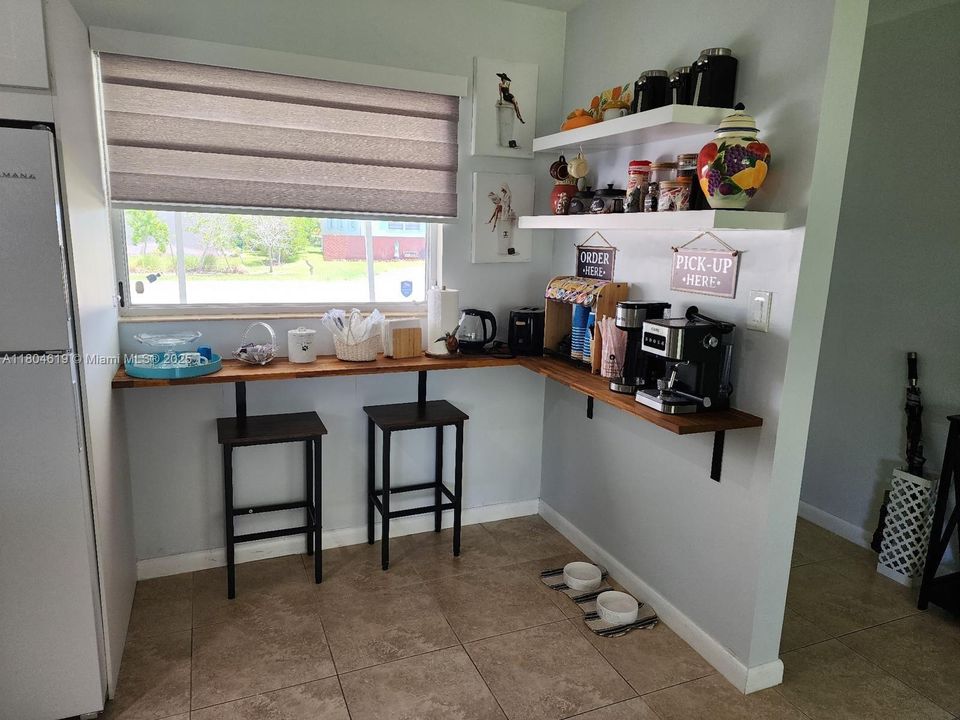 На продажу: $245,000 (2 спален, 2 ванн, 973 Квадратных фут)