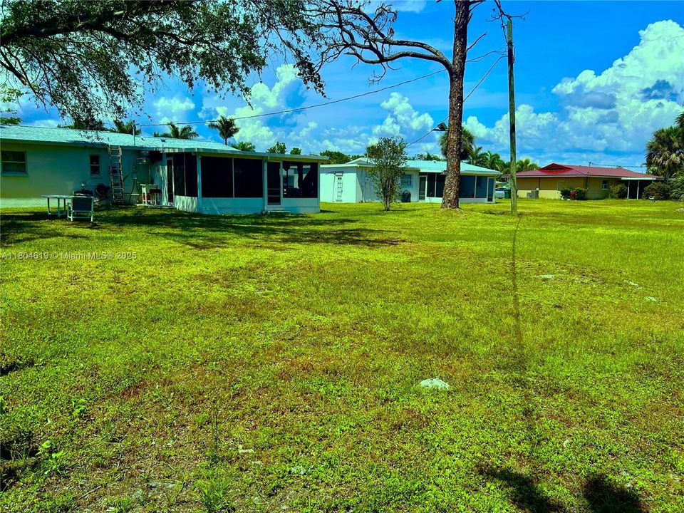 На продажу: $245,000 (2 спален, 2 ванн, 973 Квадратных фут)