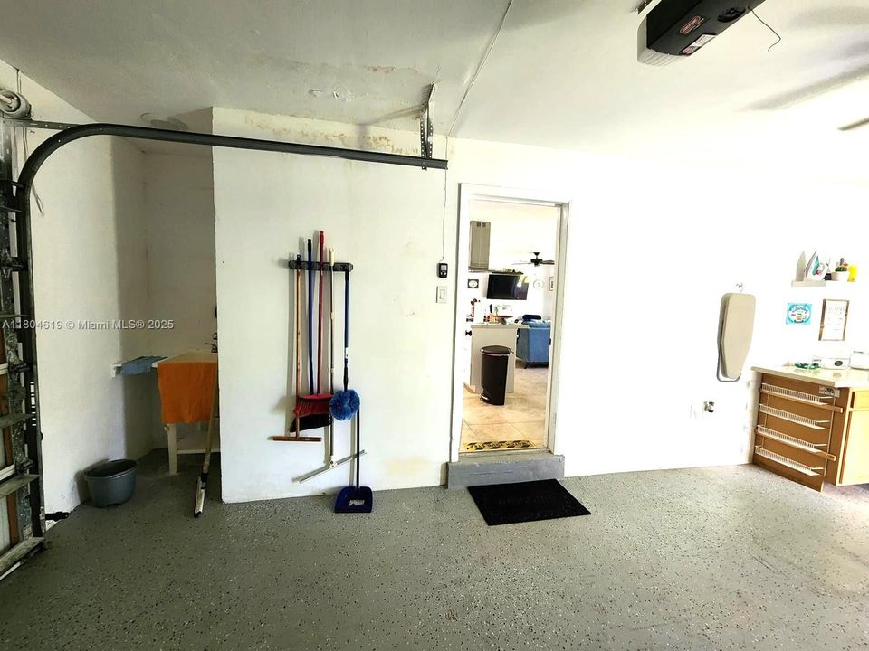 На продажу: $245,000 (2 спален, 2 ванн, 973 Квадратных фут)