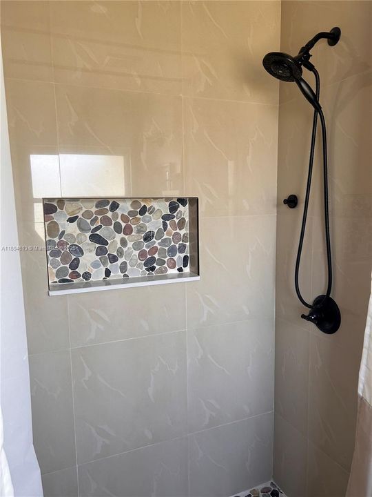 На продажу: $245,000 (2 спален, 2 ванн, 973 Квадратных фут)