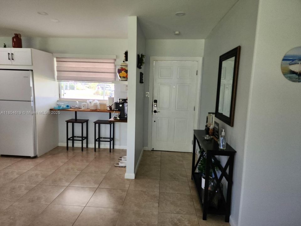 На продажу: $245,000 (2 спален, 2 ванн, 973 Квадратных фут)