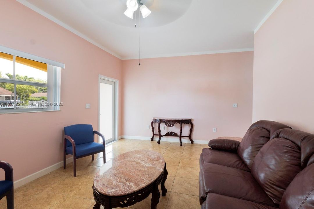 Vendido Recientemente: $550,000 (2 camas, 2 baños, 1261 Pies cuadrados)