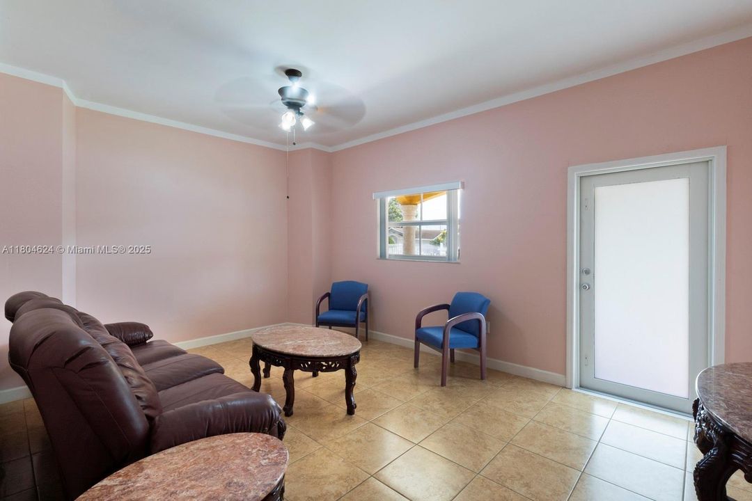 Vendido Recientemente: $550,000 (2 camas, 2 baños, 1261 Pies cuadrados)