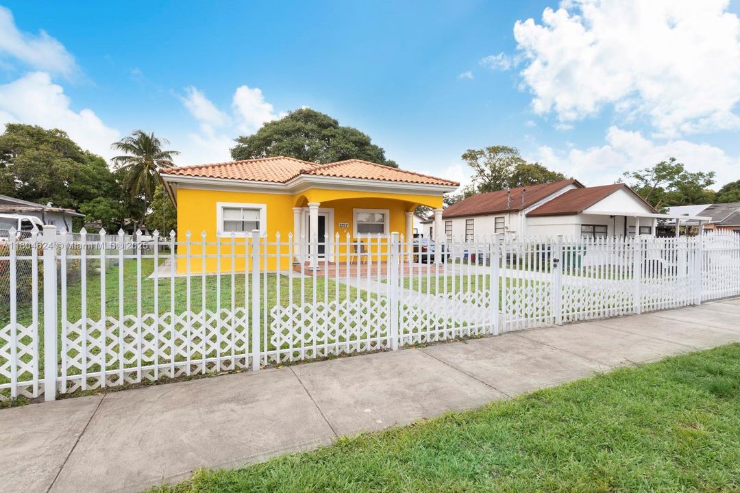 Vendido Recientemente: $550,000 (2 camas, 2 baños, 1261 Pies cuadrados)