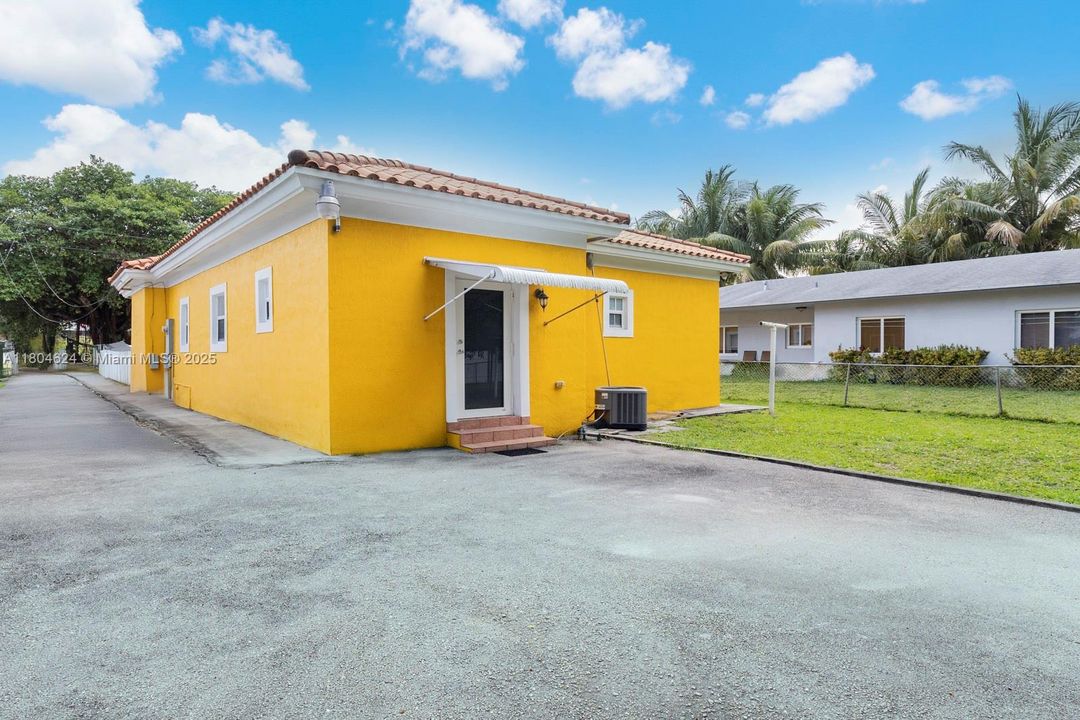 Vendido Recientemente: $550,000 (2 camas, 2 baños, 1261 Pies cuadrados)