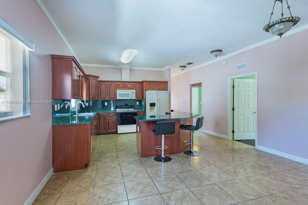 Vendido Recientemente: $550,000 (2 camas, 2 baños, 1261 Pies cuadrados)