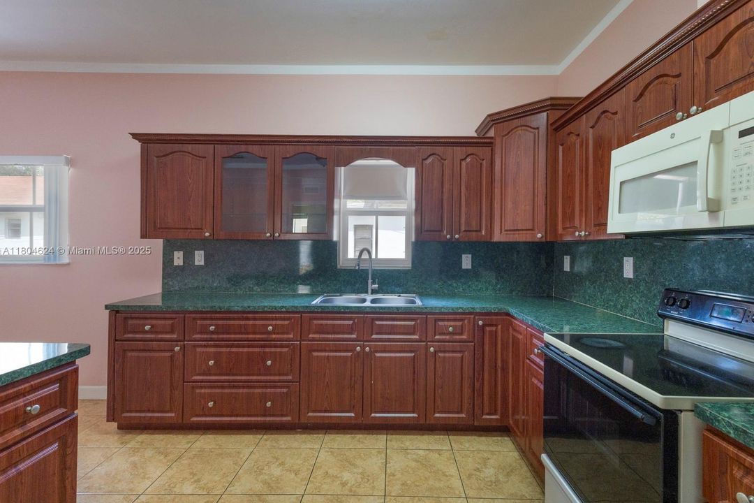 Vendido Recientemente: $550,000 (2 camas, 2 baños, 1261 Pies cuadrados)