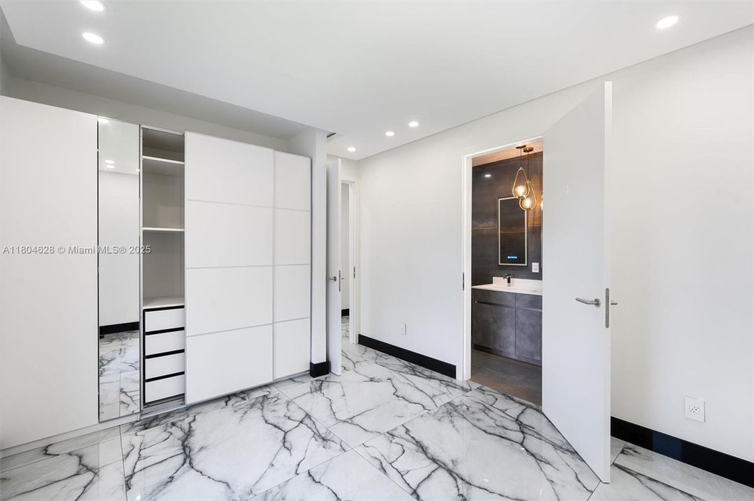 На продажу: $3,625,000 (5 спален, 4 ванн, 3854 Квадратных фут)