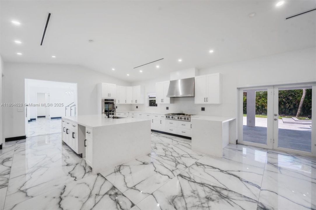 На продажу: $3,625,000 (5 спален, 4 ванн, 3854 Квадратных фут)