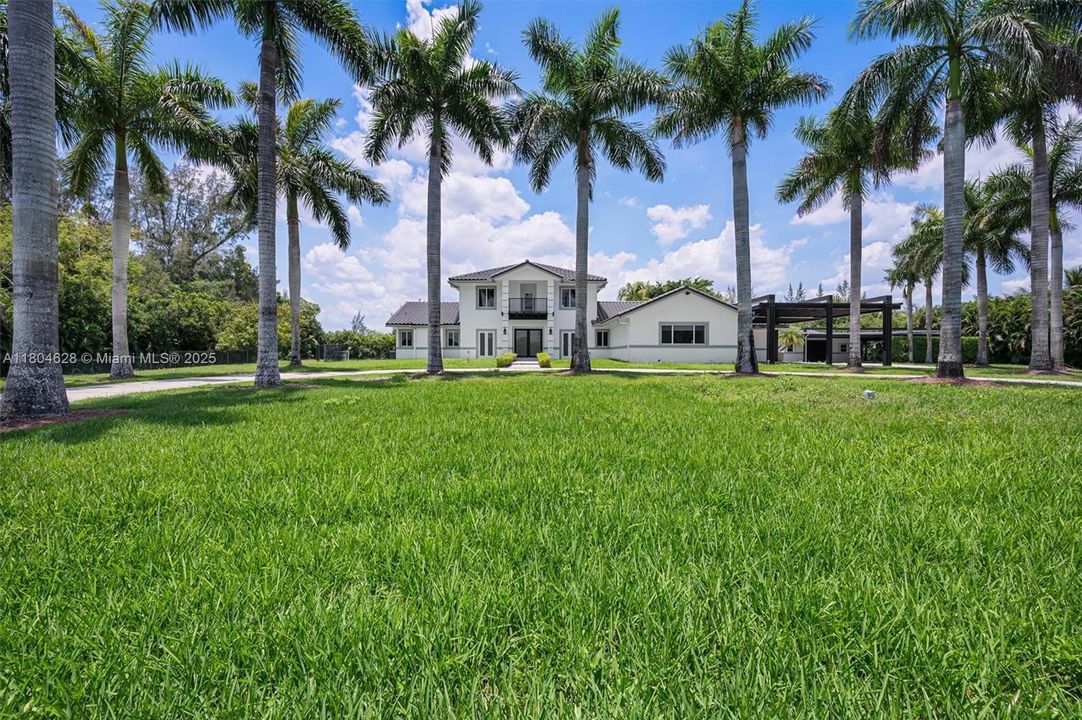 На продажу: $3,625,000 (5 спален, 4 ванн, 3854 Квадратных фут)