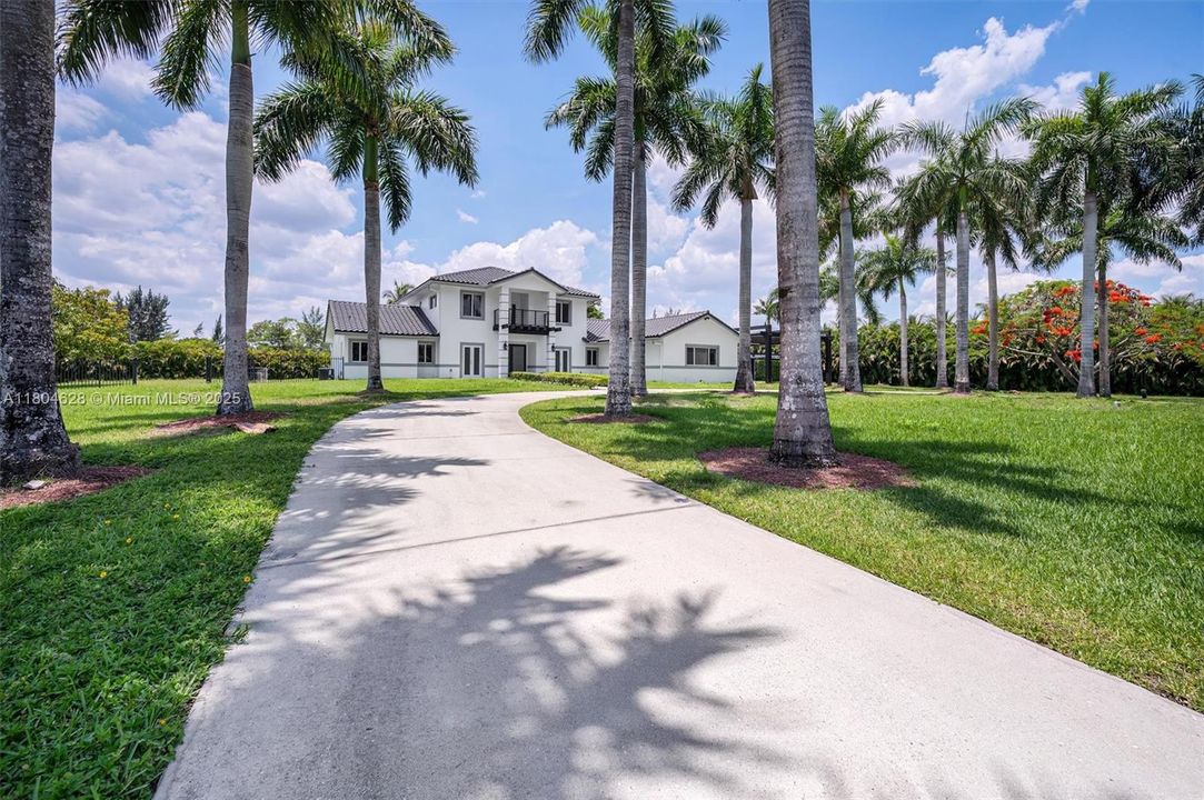 На продажу: $3,625,000 (5 спален, 4 ванн, 3854 Квадратных фут)