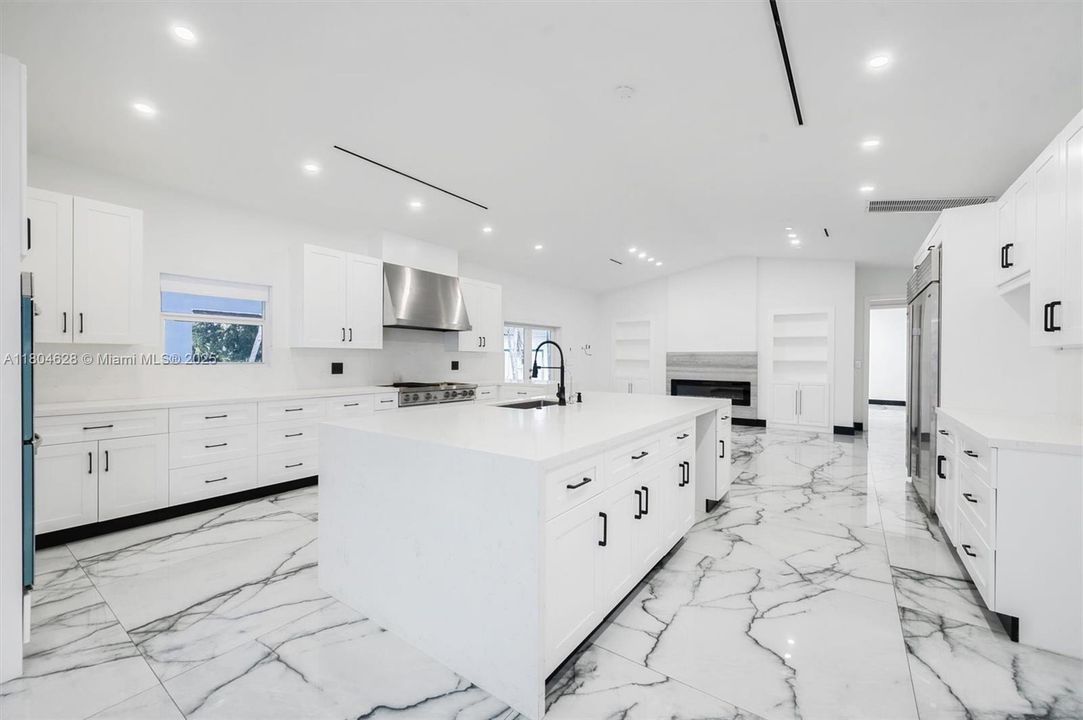 На продажу: $3,625,000 (5 спален, 4 ванн, 3854 Квадратных фут)