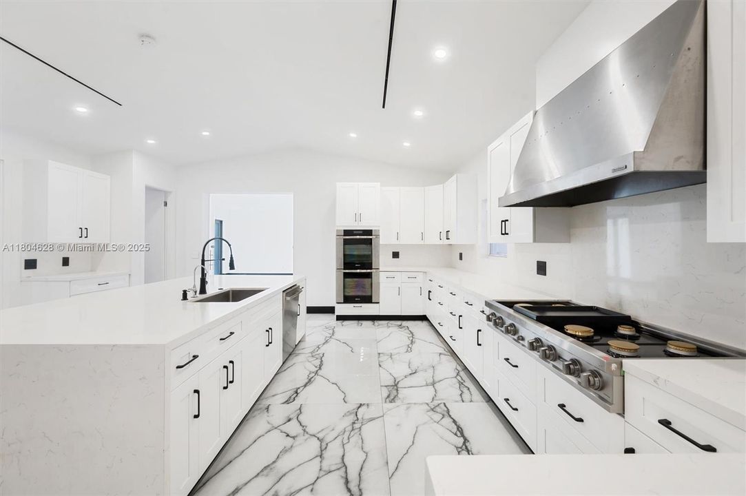 На продажу: $3,625,000 (5 спален, 4 ванн, 3854 Квадратных фут)