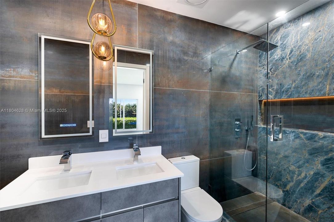 На продажу: $3,625,000 (5 спален, 4 ванн, 3854 Квадратных фут)