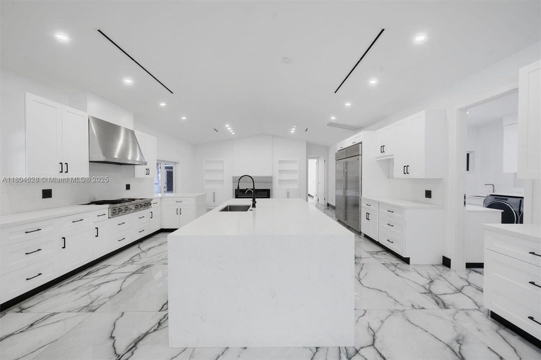 На продажу: $3,625,000 (5 спален, 4 ванн, 3854 Квадратных фут)