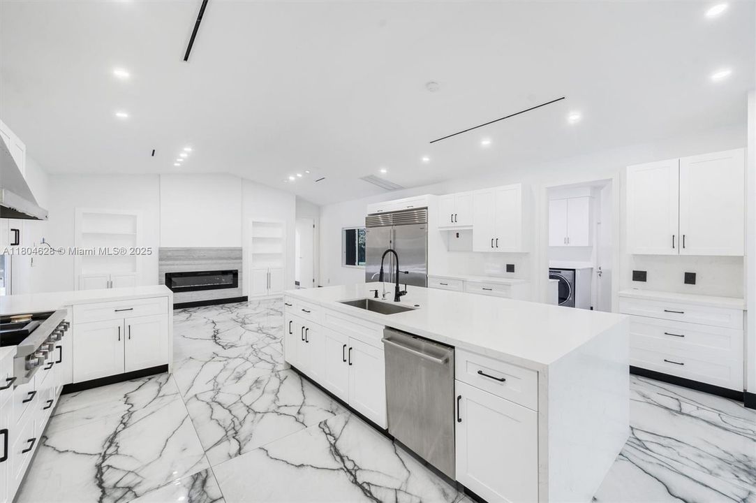 На продажу: $3,625,000 (5 спален, 4 ванн, 3854 Квадратных фут)