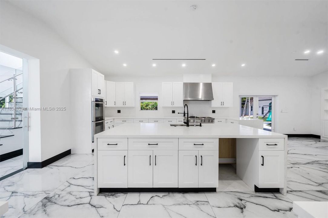 На продажу: $3,625,000 (5 спален, 4 ванн, 3854 Квадратных фут)